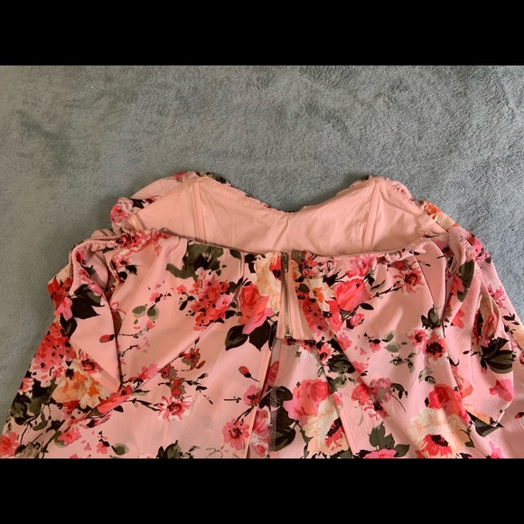 Medium floral open back pink blouse from Francescas - Picture 6 of 10